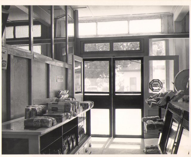 wideningtamiamitr1956storeinterior02.jpg