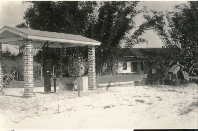 fillingstationnrflowereegrovesbuiltde1926.jpg