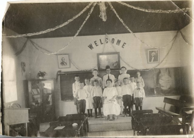 schoolroom1904.jpg