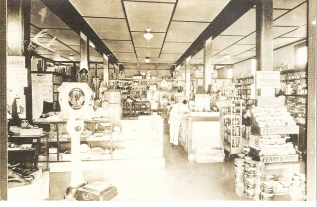 koreshanunitystoreinterior1926franklinjacky.jpg