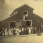 Koreshans gather at the Boomer Barn in 1916.